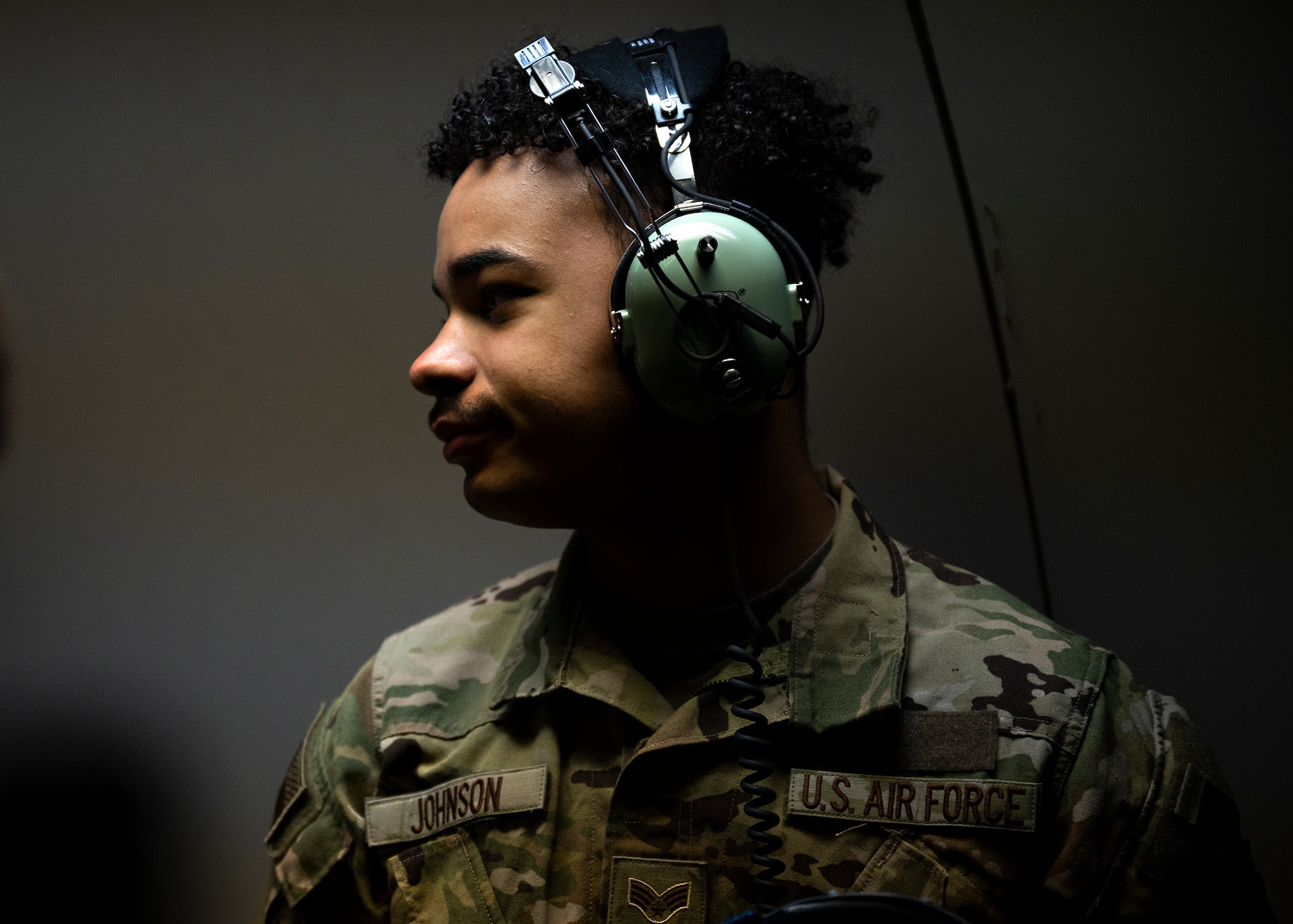 AWACS crew eyes over the battle