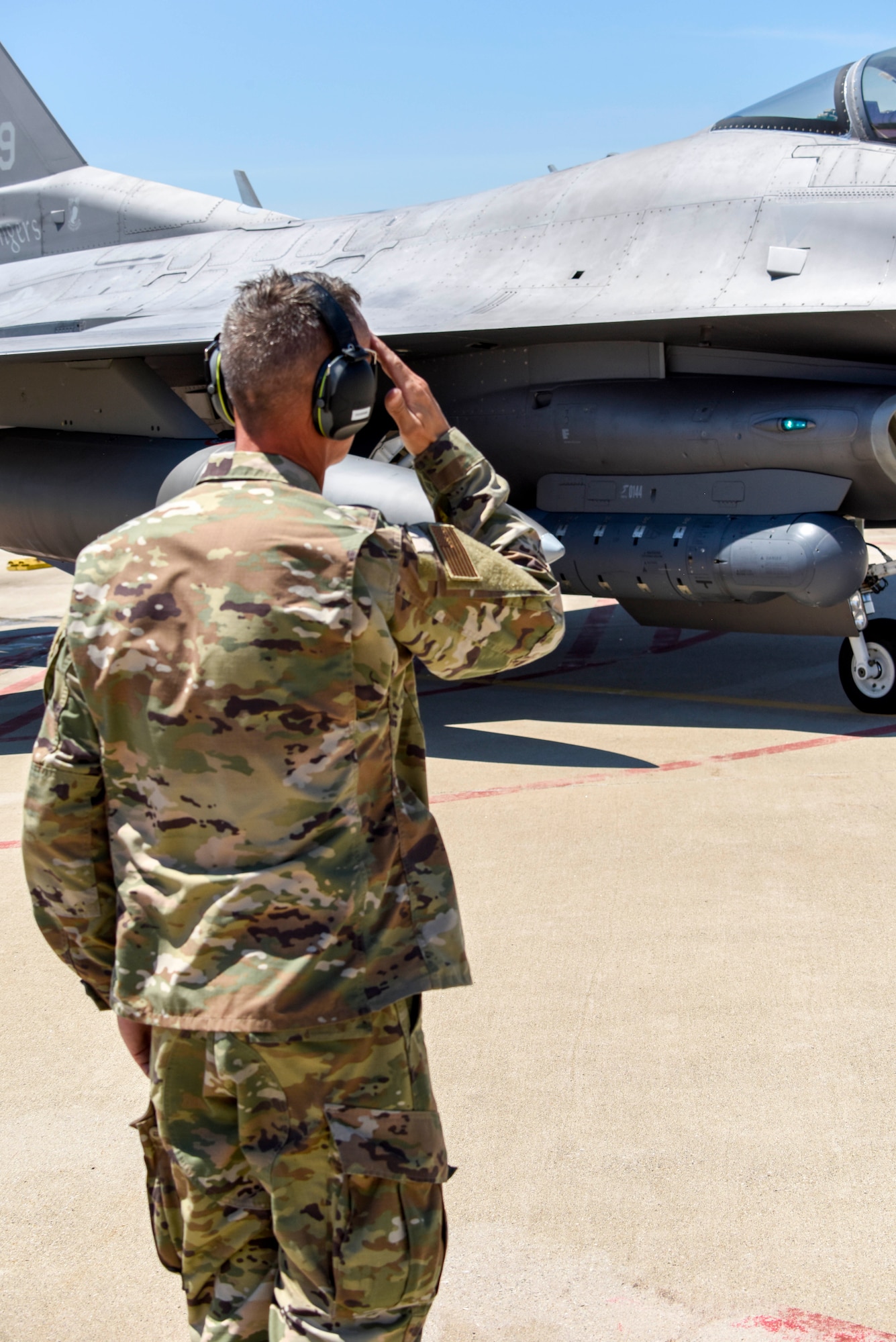 U.S. Air Force Master Sgt. Terry Copic, a crew chief assigned to the 113th Wing, D.C. Air National Guard, launches an F-16 Fighting Falcon, assigned to the Ohio National Guard’s 180th Fighter Wing, piloted by his nephew, 1st Lt. T.J. Copic, an F-16 fighter pilot assigned to the 180FW, for a training flight at the 180FW in Swanton, Ohio, June 30, 2020.