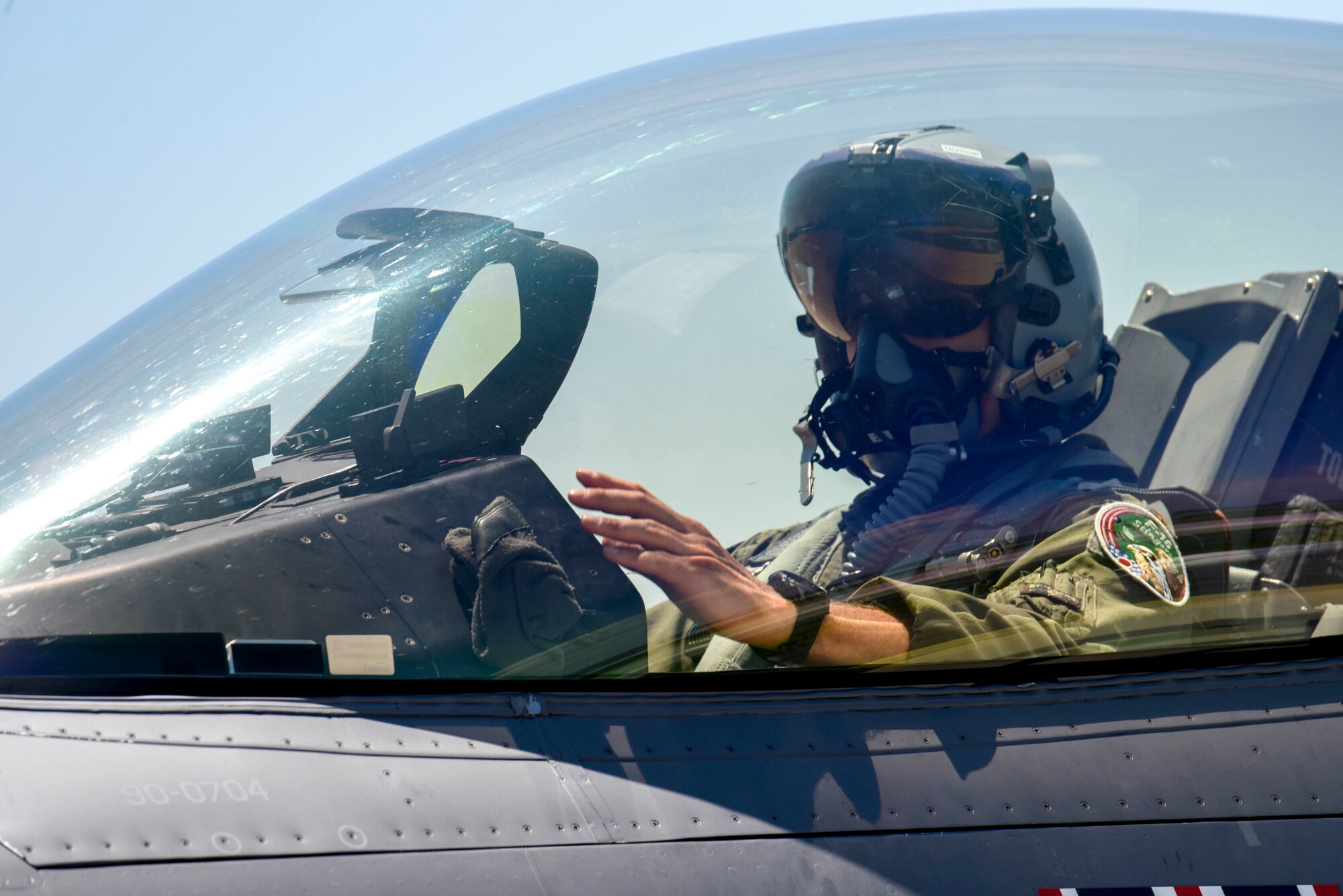 An F-16 fighter pilot, assigned to the Ohio National Guard’s 180th Fighter Wing, taxis an F-16 Fighting Falcon across the flightline for a training flight at the 180FW in Swanton, Ohio, June 30, 2020.