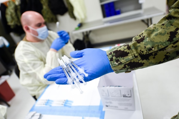 MCPON Smith visits Sailors supporting Community Vaccination Center at York College in Jamaica, Queens, NY.