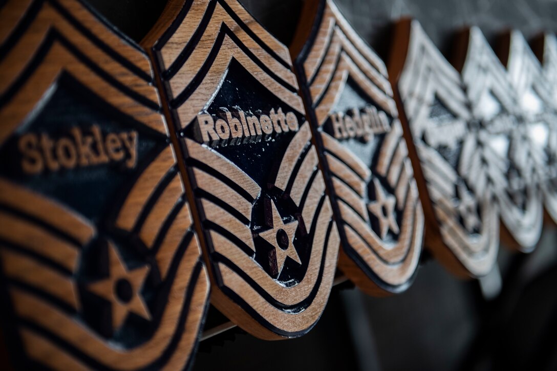 picture of wooden plaques.