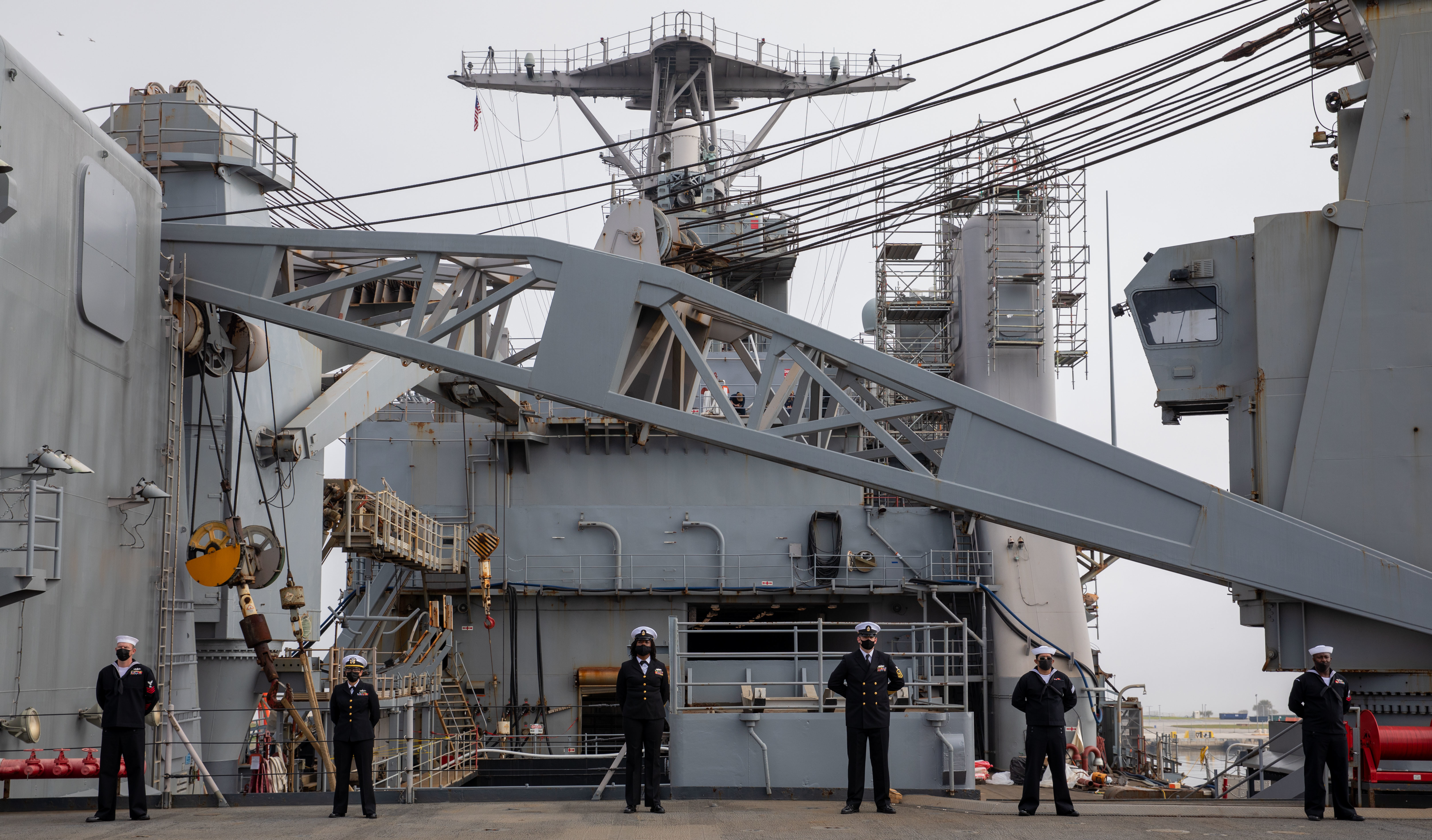 USS Fort McHenry Decommissions After 33 Years of Service