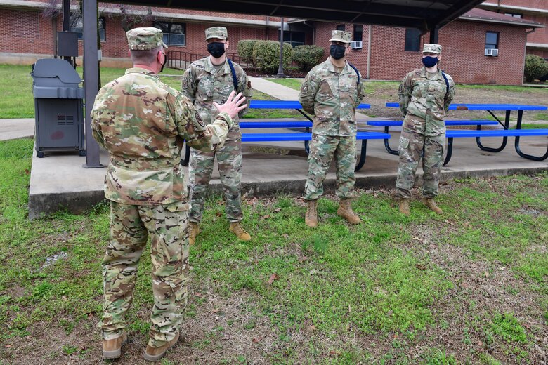 General talks with military training leaders.