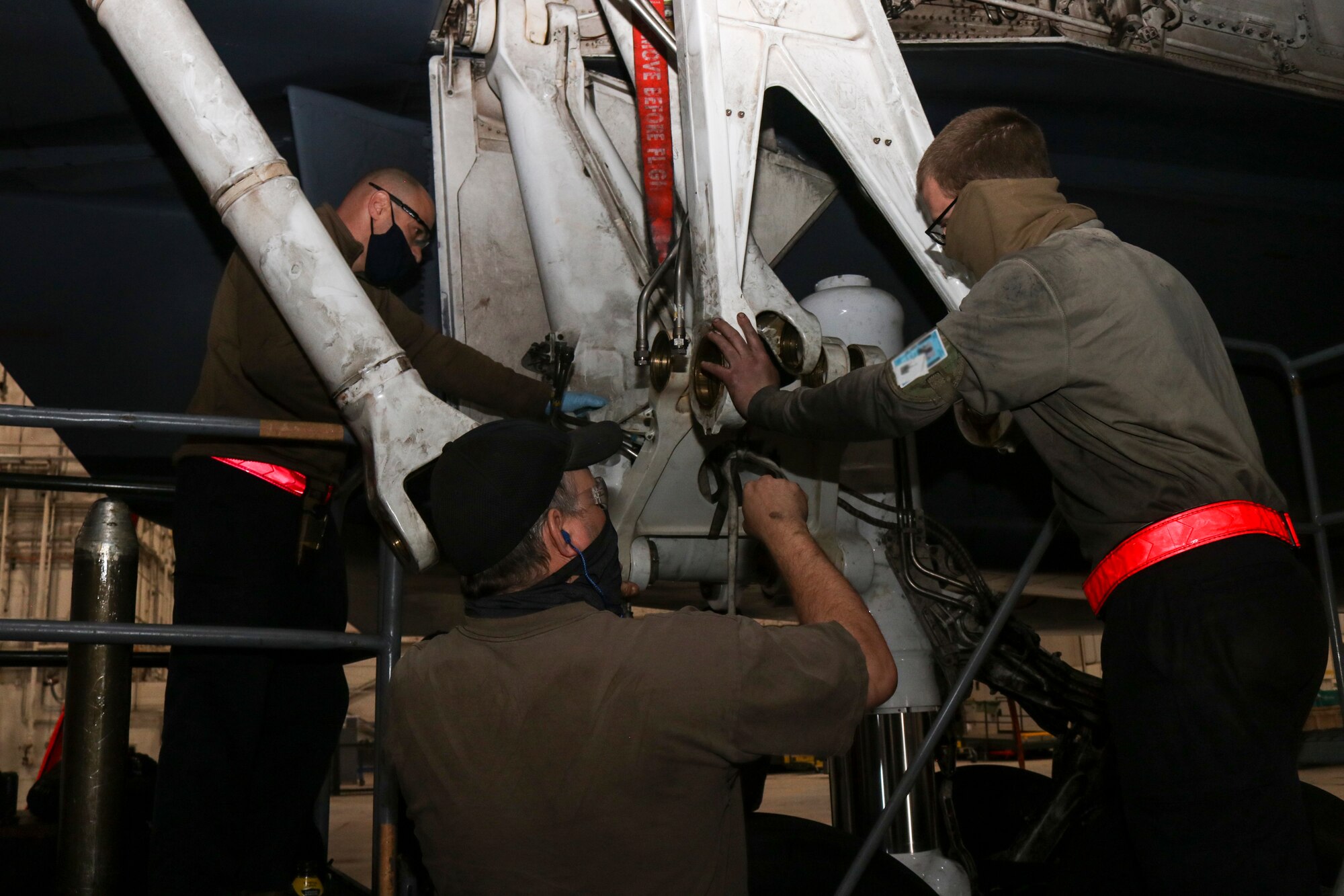 7th EMS Airmen repair main landing gear strut