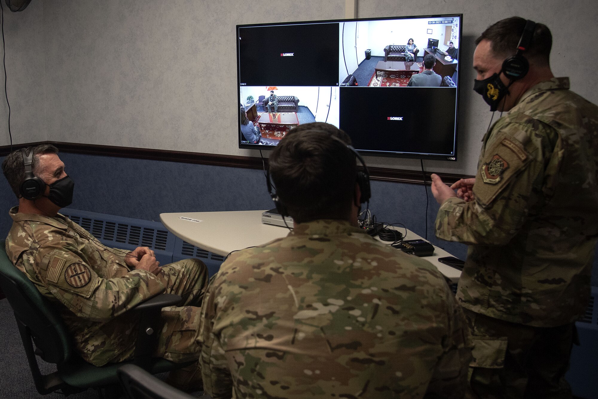 Photo of Airmen observing Air Advisor training