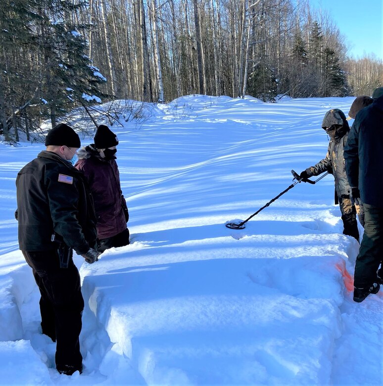 Det 631 conquers snow via crime scene exercise > Office of Special