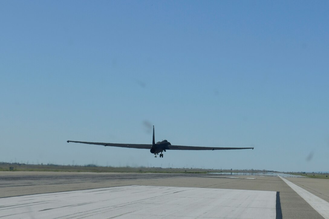 U-2 Landing