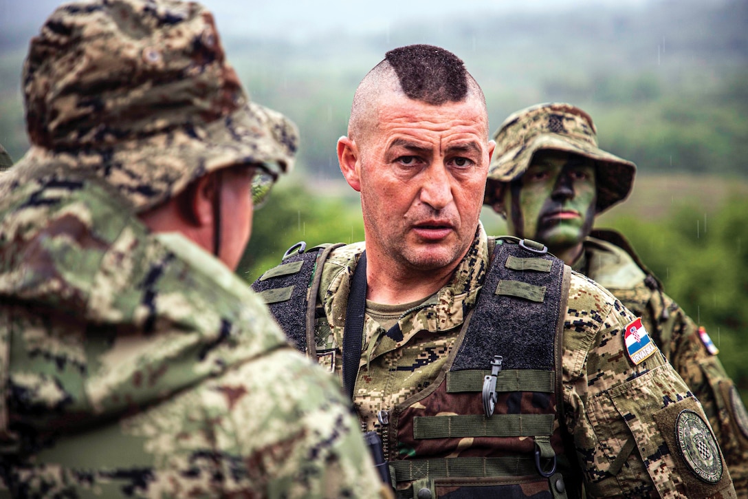 Croatian soldiers discuss logistics during Immediate Response 19, co-led by Croatian armed forces, Slovenian armed forces, and U.S. Army Europe, in Croatia, May 27, 2019 (Courtesy NATO)
