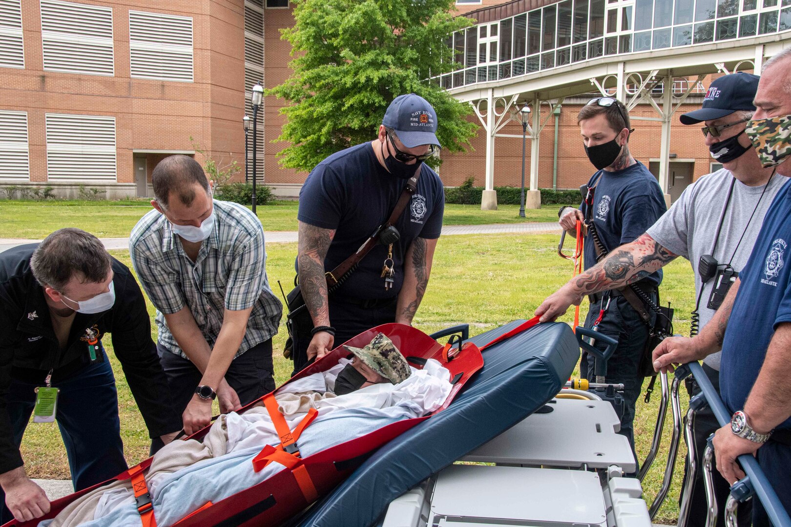 aval Medical Center Portsmouth’s (NMCP) Emergency Management department provides training for members of NMCP Command Safety, Hospital Emergency Response Team (HERT) leaders, and Navy Region Mid-Atlantic Fire & Emergency Services Engine 23 crew on the MedSled emergency evacuation device