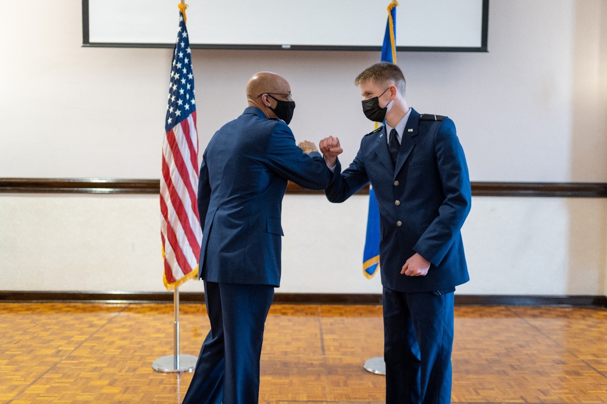 Air Force Chief of Staff Gen. Charles Q. Brown, Jr. presents a coin for excellence to U.S. Air Force
Reserve Officer Training Corps Cadet Hayden VanDeVoorde during a leadership laboratory at Saint
Louis University, St. Louis, Missouri April 28, 2021. Brown visited AFROTC Detachment 207 to speak
with cadets about preparing for challenges they will face as future officers. (U.S. Air Force photo by Cadet
Phillip Casey)