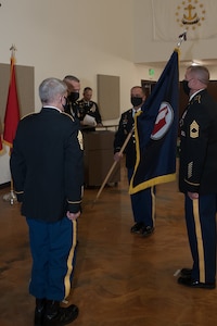 Soldiers pass colors