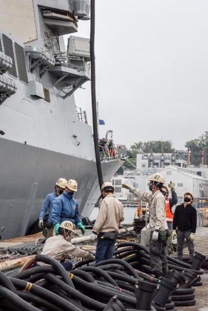 Ship Repair Facility and Japan Regional Maintenance Center’s service craft repair shop personnel detach shore power cables from USS Milius (DDG 69) in preparation for sea trials.