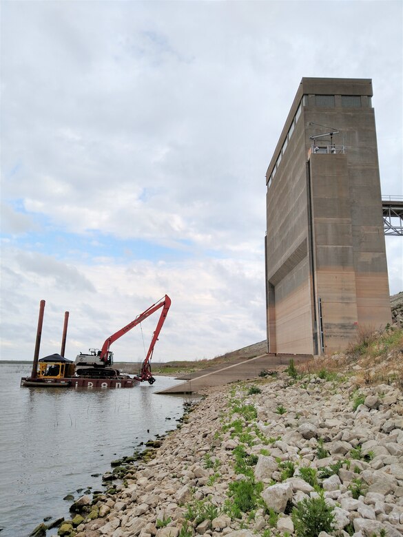 U S Army Corps Of Engineers Officials Stress Safety Procedures During Dredging Operations At O C Fisher Lake Fort Worth District News Releases