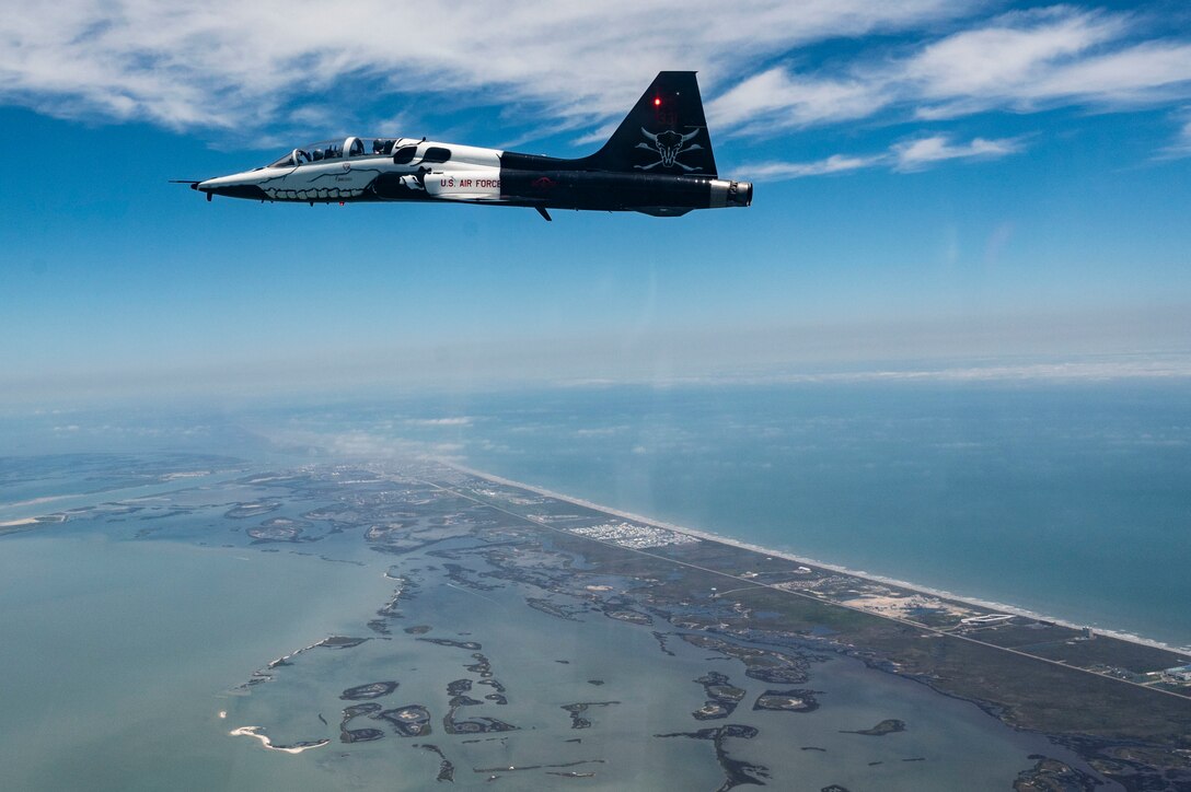 A T-38 Talon performs in the Wings Over South Texas air show on May 2. 2021, in Corpus Christi Texas. This is the heritage tail of the 87th Flying Training Wing and it is the heart of the T-38 fleet at Laughlin. (u.s. Air Force photo by Airman 1st Class David Phaff)