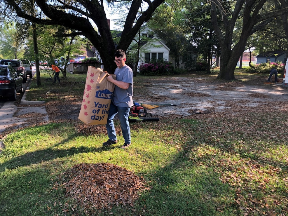14 April 2021: 8th Communication Battalion Pairs With CHEW to Give Back to Community