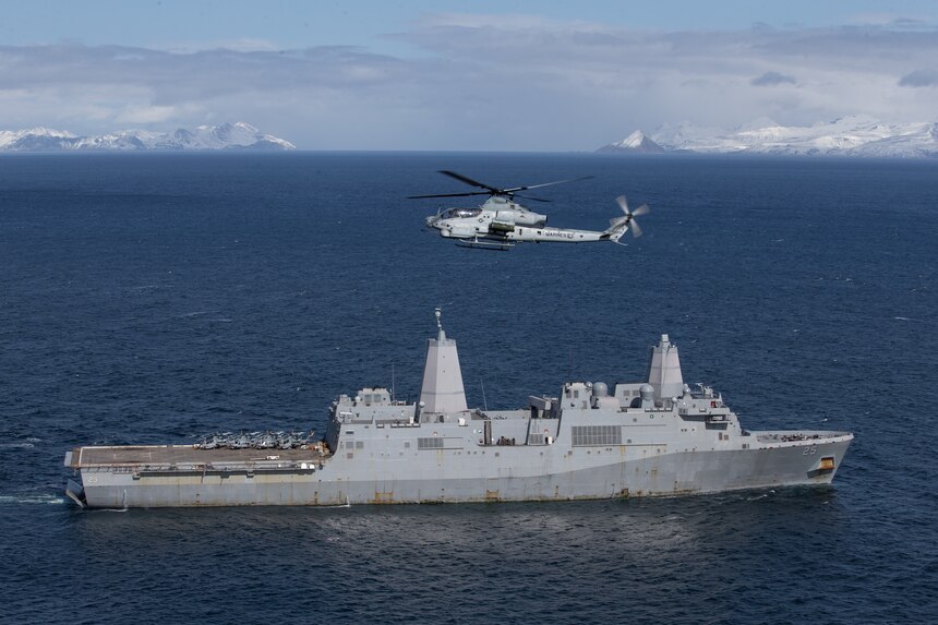 An AH-1Z Viper flies over USS Somerset (LPD 25) in the Gulf of Alaska during Northern Edge 2021.