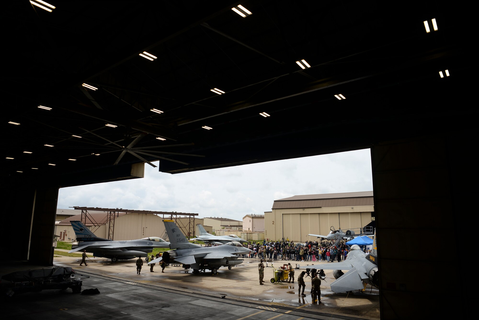 U.S. and Republic of Korean airmen participate in a competition.