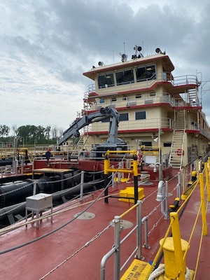 On May 3, 2021, the Dredge Jadwin, with a crew of around 50 U.S. Army Corps of Engineers (USACE) Vicksburg District team members, departed from the Vicksburg Harbor for its annual season of dredging along the Mississippi River and its tributaries.
Col. Robert Hilliard, Vicksburg District commander, and Patricia Hemphill, Vicksburg District Deputy District Engineer for Programs and Project Management, visited the Dredge Jadwin the morning of its departure to meet with crewmembers and speak with them about safety.