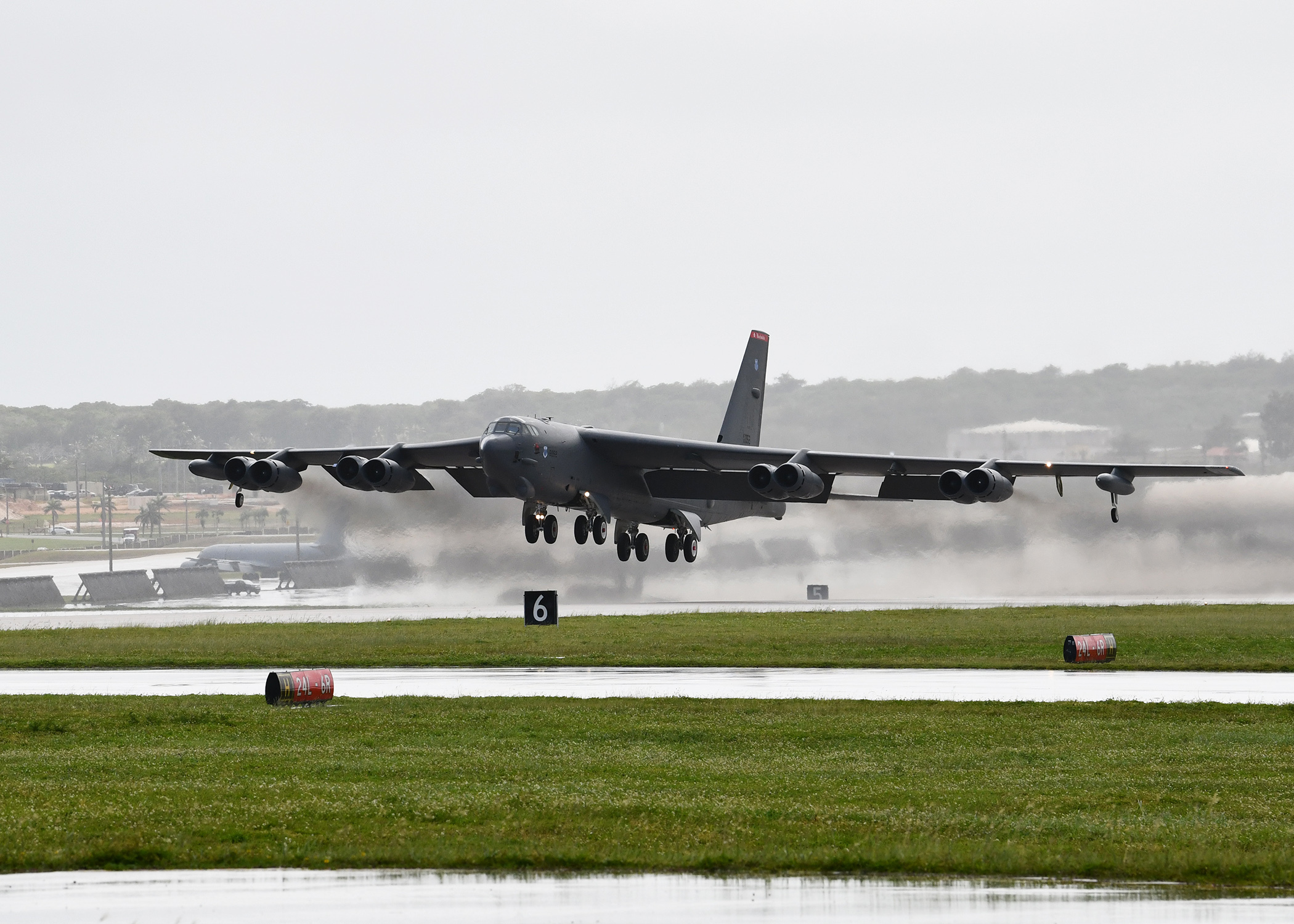 米空軍　B-52 69th BS B-52 Stratofortress conducts joint training during Northern