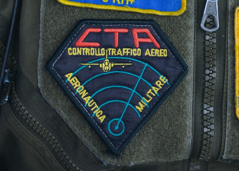 An Italian air force Air Traffic Control Service, air traffic controller (ATC), patch is shown at Aviano Air Base, Italy, May 7, 2021. The U.S. Air Force and ITAF ATCs work together to relay flight and landing instructions, weather updates, and safety information to pilots. The ATCs maneuver U.S. Air Force and ITAF F-16 Fighting Falcon and HH-60 Pave Hawk aircraft on the flight line and in the airspace 24-hours per day, seven days per week. (U.S. Air Force photo by Airman 1st Class Brooke Moeder)