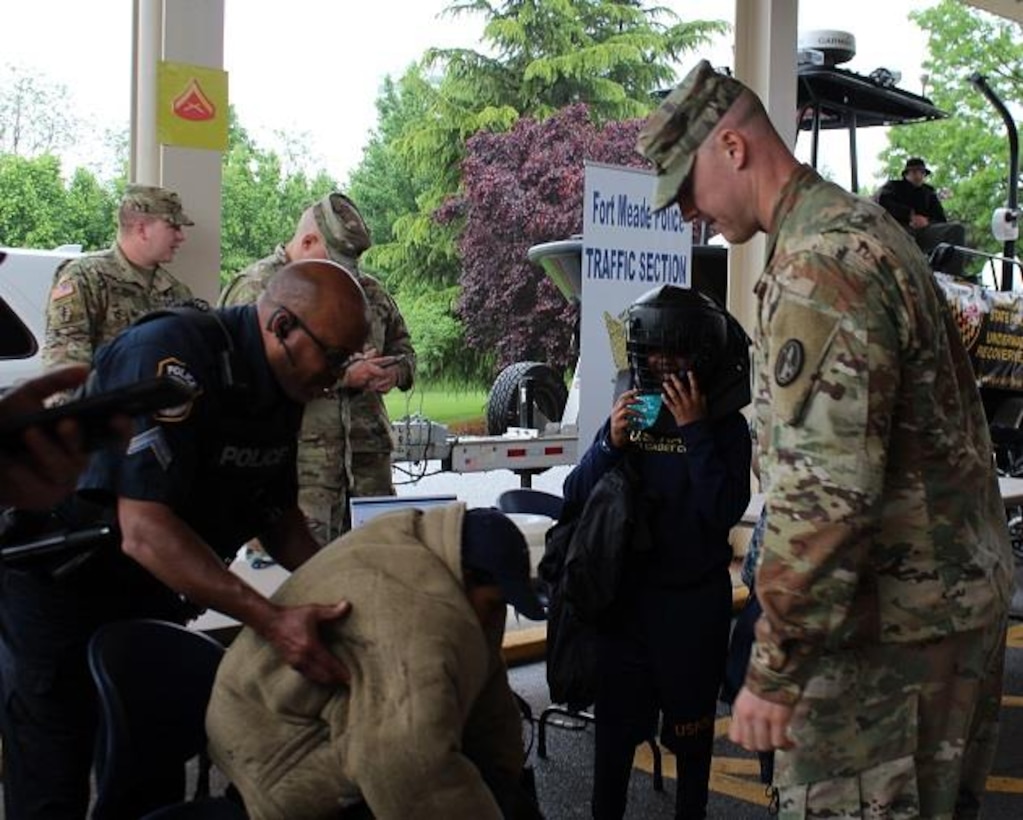 Thirty different activities by military, police, and civilian organizations from the community participated in the celebration attended by nearly 1,500 people of all ages.