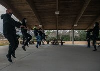 Trainees do knee raises.