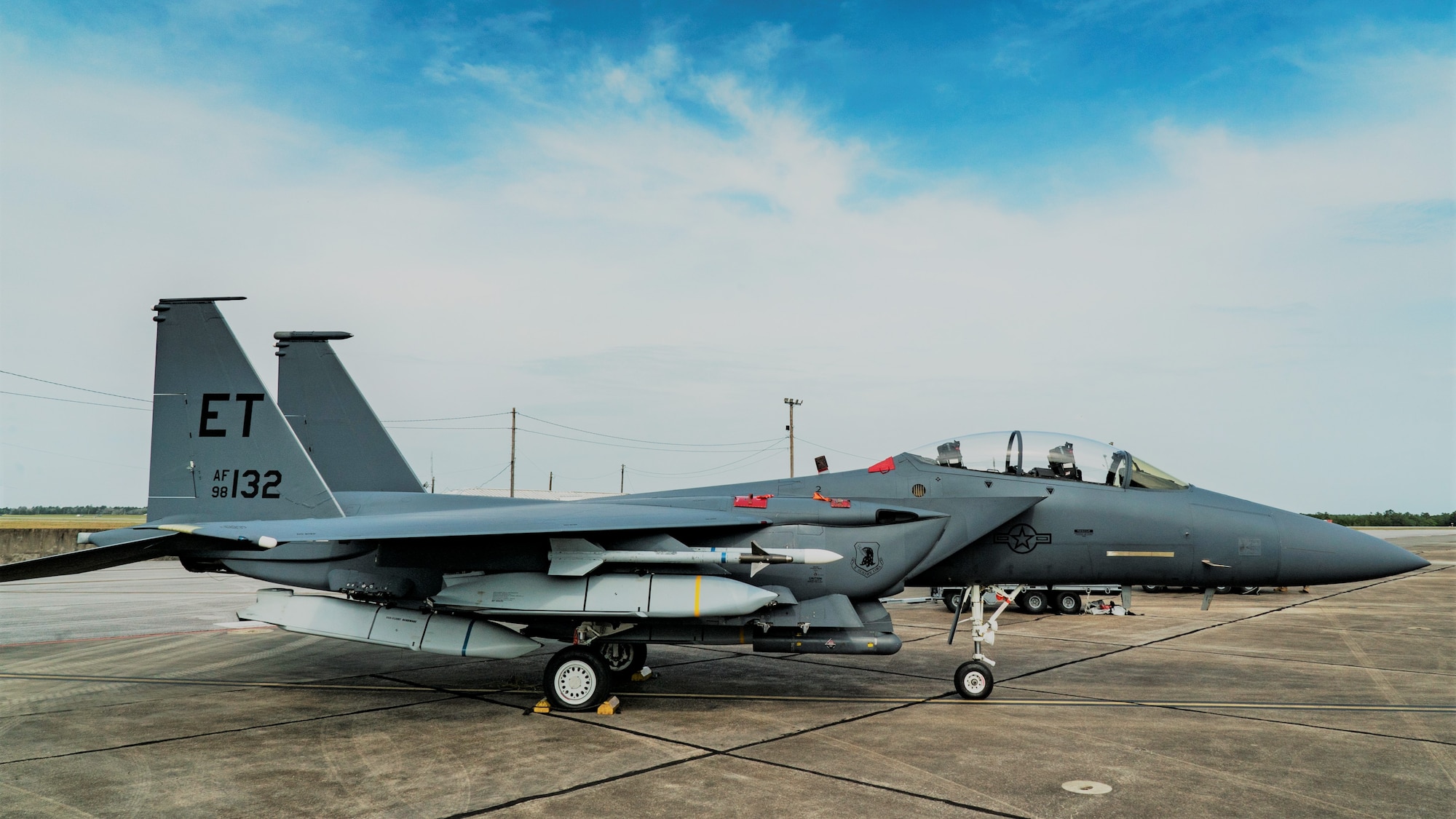 An F-15E Strike Eagle sits on the ramp with five JASSMs loaded