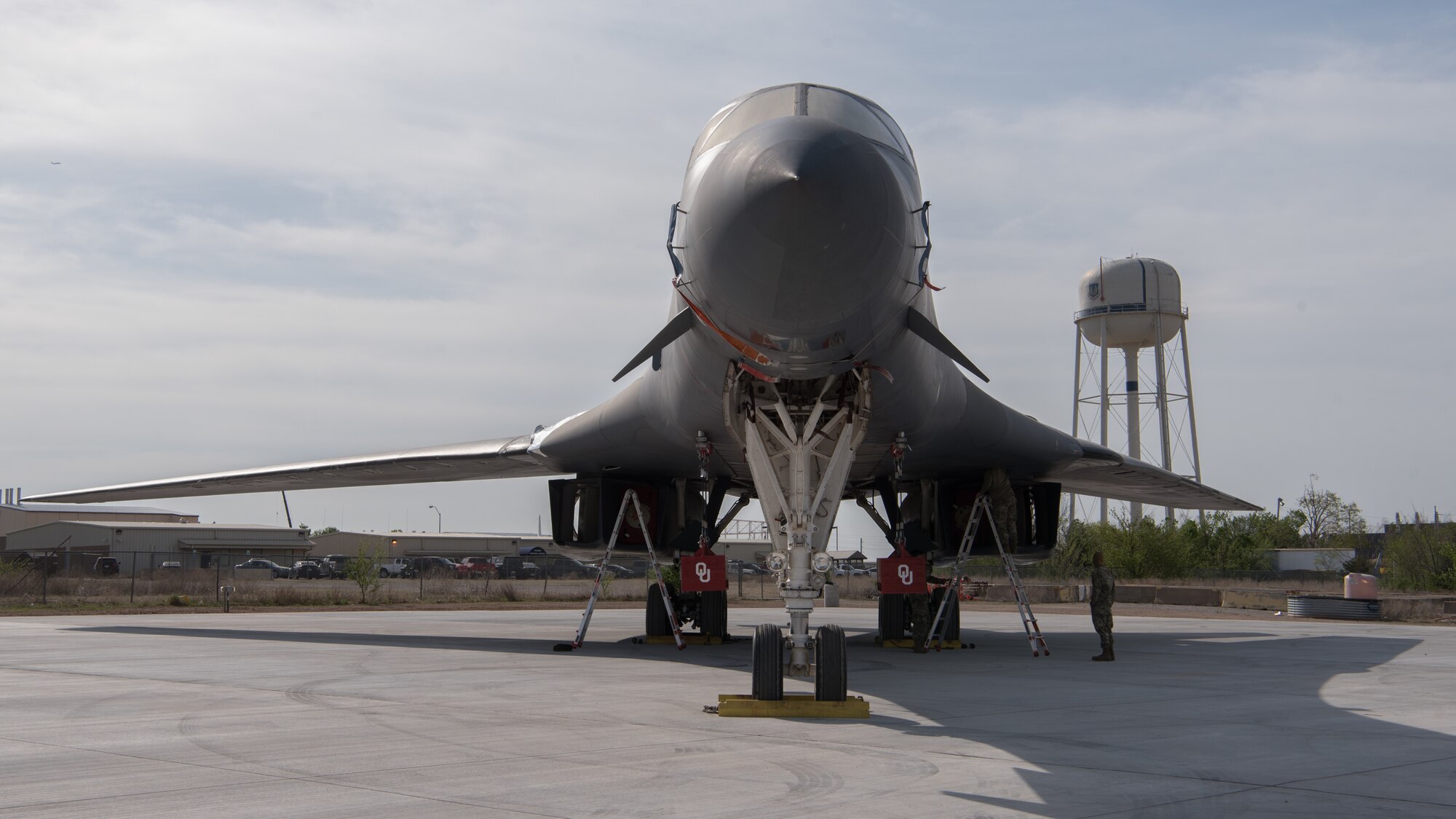 B-1B aircraft with right wing extended.