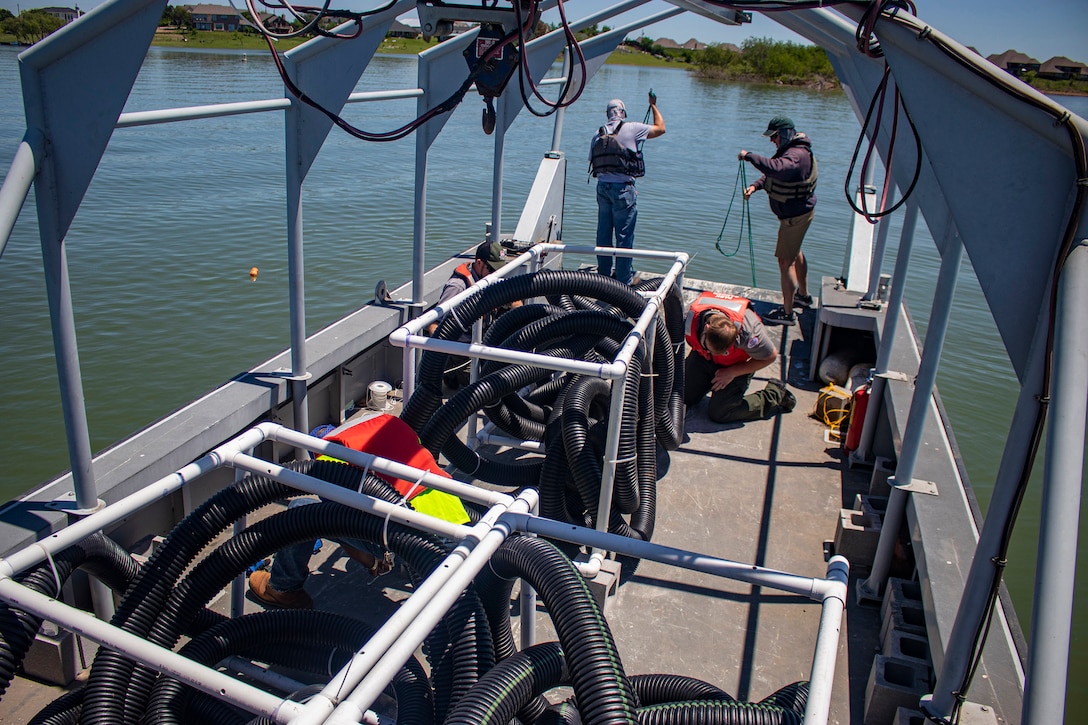 Army Corps of Engineers and Texas Parks and Wildlife Deploy Fisheries Habitat Structures at Lewisville Lake