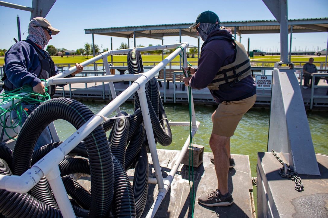 Army Corps of Engineers and Texas Parks and Wildlife Deploy Fisheries Habitat Structures at Lewisville Lake