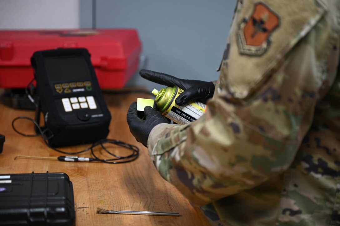 Airman test liquid penetrant spray