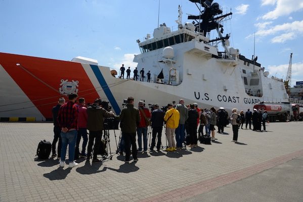 USCGC Hamilton (WMSL 753) and Ukrainian dignitaries hold a press conference on the pier in Odesa, Ukraine.