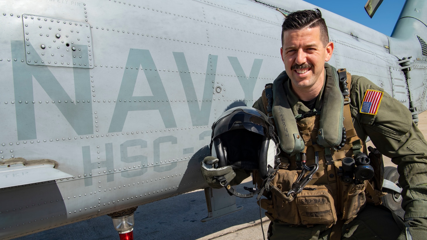 U.S. Naval Aircrewman Aids in Water Rescue Effort While Off-Duty ...