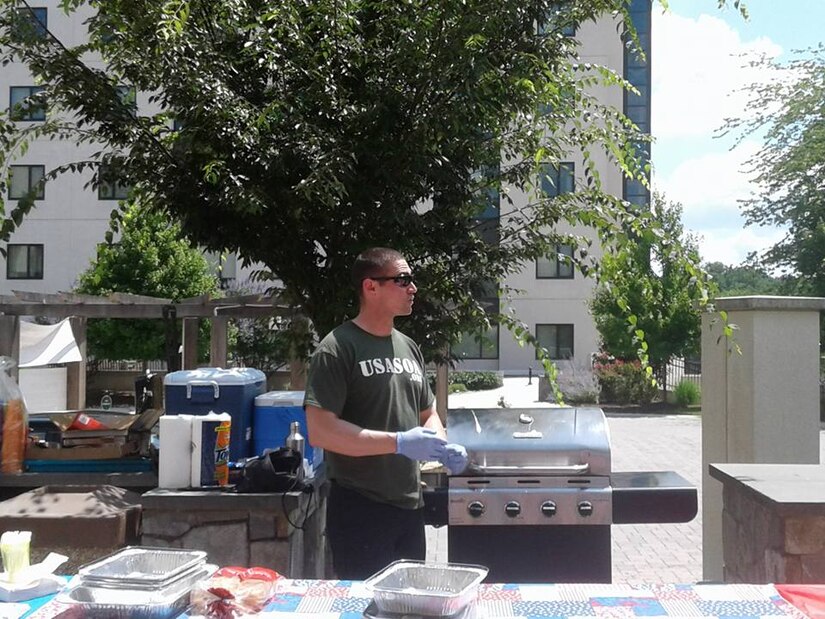 Senior Master Sgt. Stephen Agnelli, Air National Guard Readiness Center recruiting superintendent, participates in a “Barbeque For Our Heroes” event at Walter Reed Army Medical Center, Washington, D.C., July 2006.  The event was held to support service members with combat-related injuries who had returned from missions such as Operations Enduring Freedom and Iraqi Freedom. (Courtesy Photo)