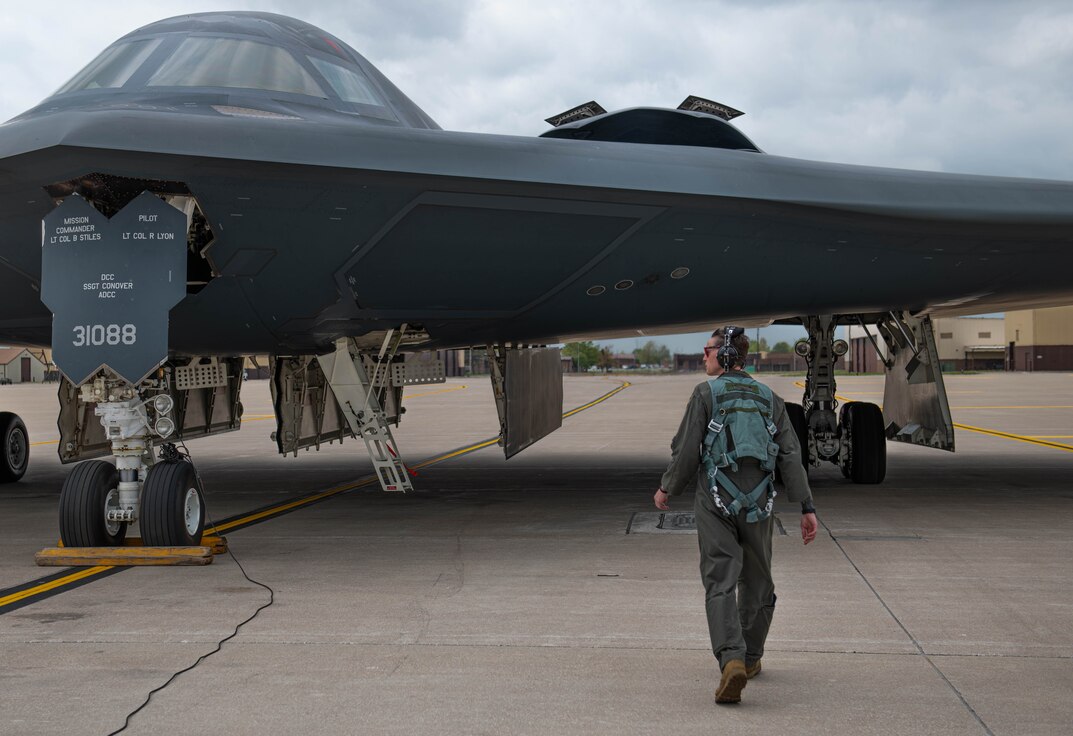 Lambert received the Thomas N. Barnes Crew Chief of the Year Award for her work as the dedicated crew chief of the Spirit of New York, to reward her achievements she earned the opportunity to fly in the stealth bomber.