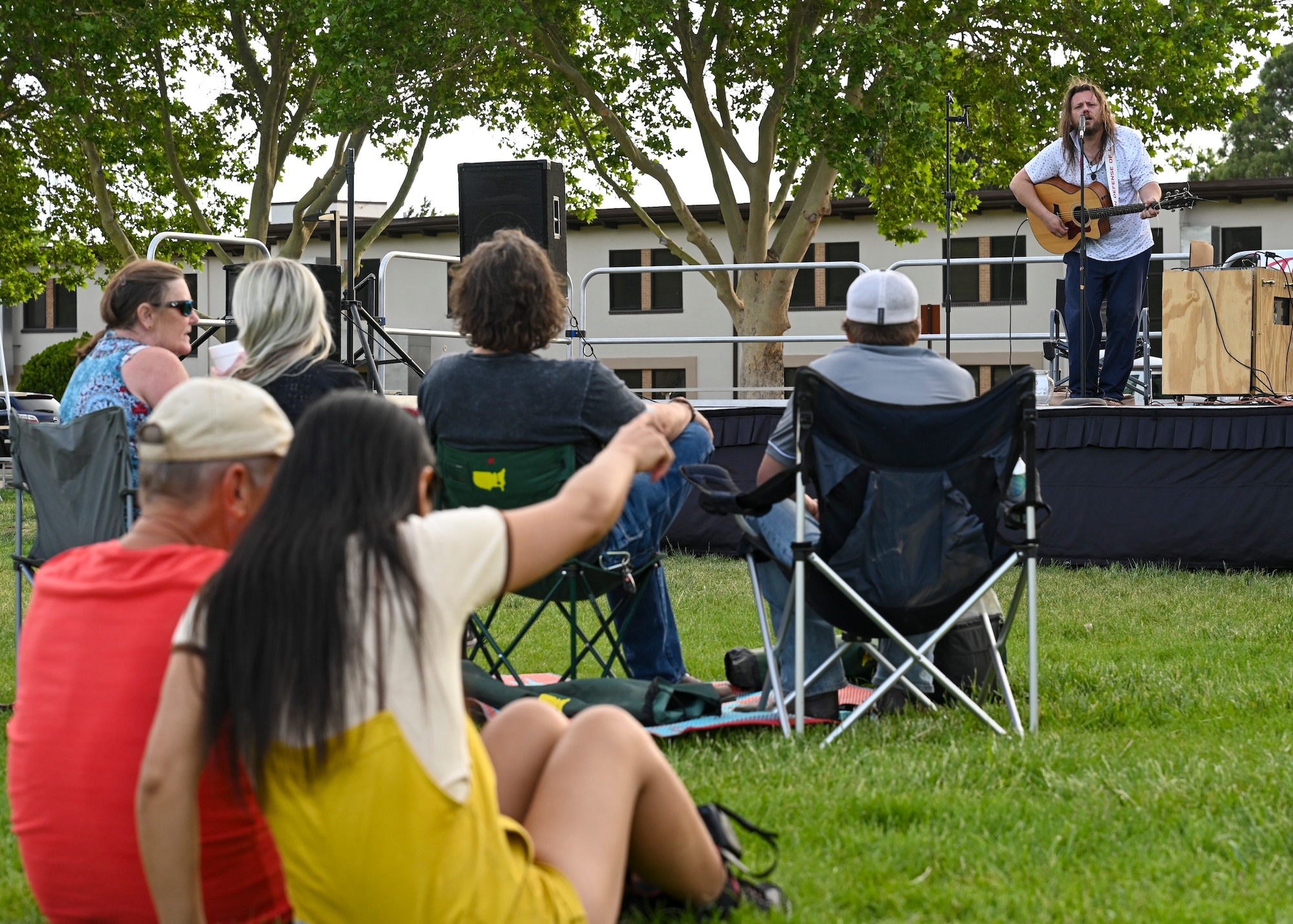 Guests enjoy live music