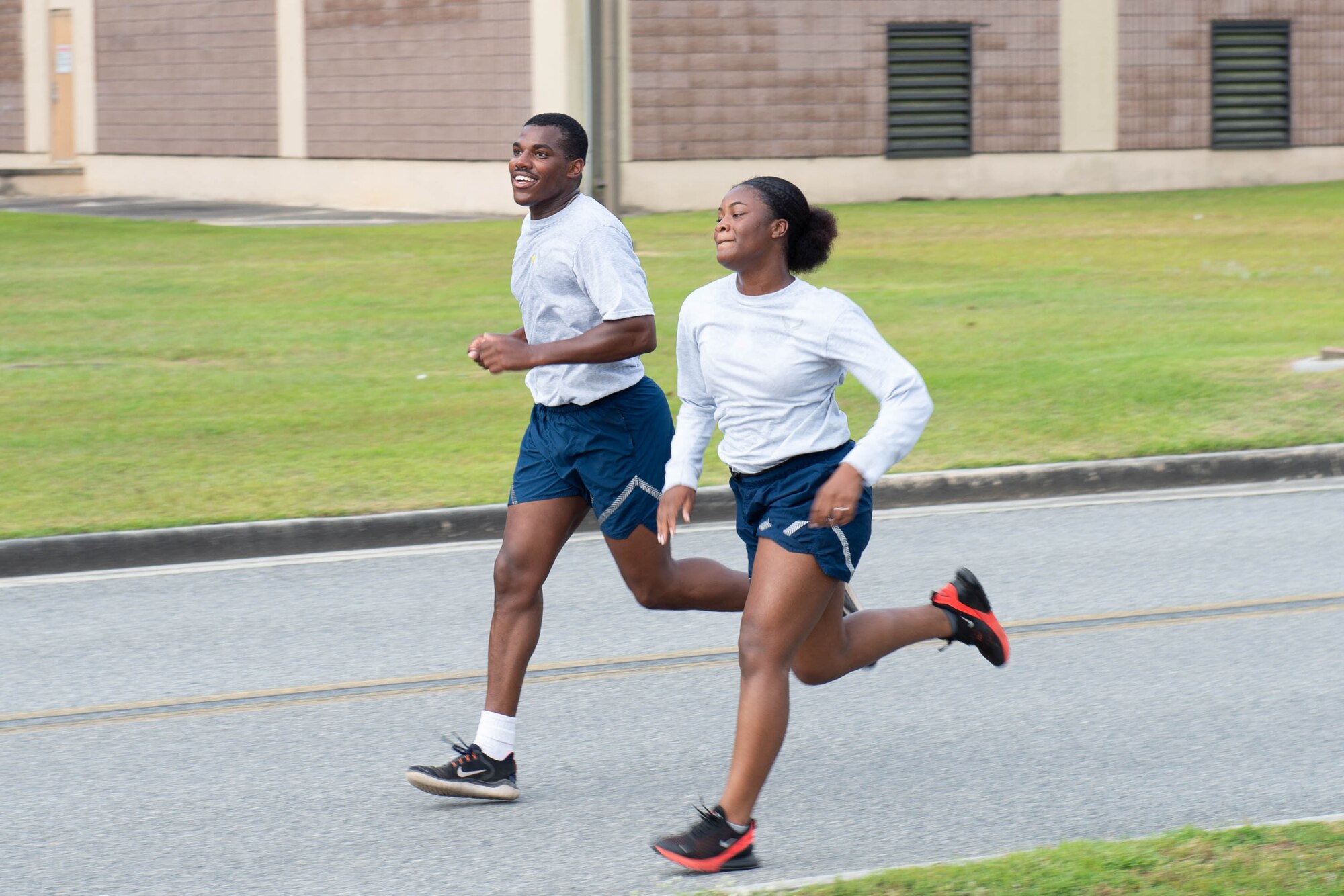 Airmen run in 5K.