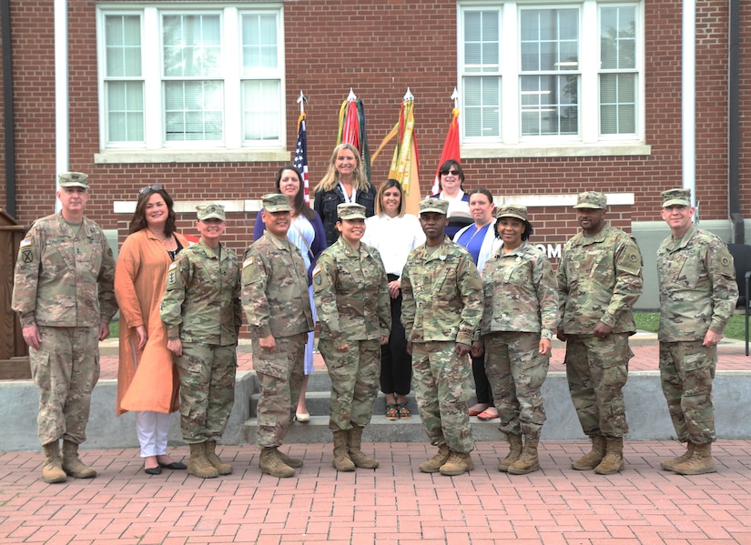 volunteers stand with commanding general after receiving awards