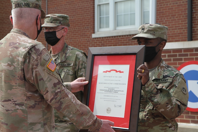 soldier receives MUC from commanding general
