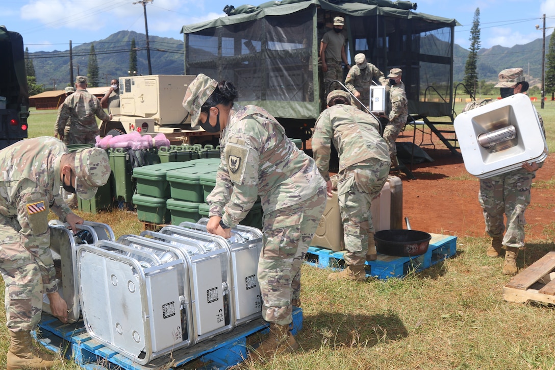 Army Reserve Soldiers of Pacific Signal-Cyber Team conduct headquarter’s first field culinary operations