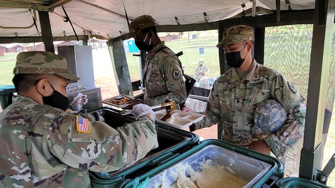 Army Reserve Soldiers of Pacific Signal-Cyber Team conduct headquarter’s first field culinary operations