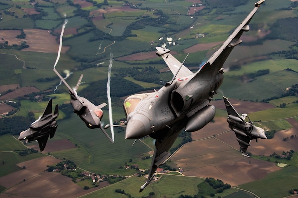 Two U.S. Air Force F-35A Lightning IIs assigned to Hill
Air Force Base, Utah, and two Dassault Rafales assigned to
Saint-Dizier–Robinson Air Base, France, break formation during
flight over France, May 18, 2021, as part of exercise Atlantic
Trident 21 (U.S. Air Force/Alexander Cook)