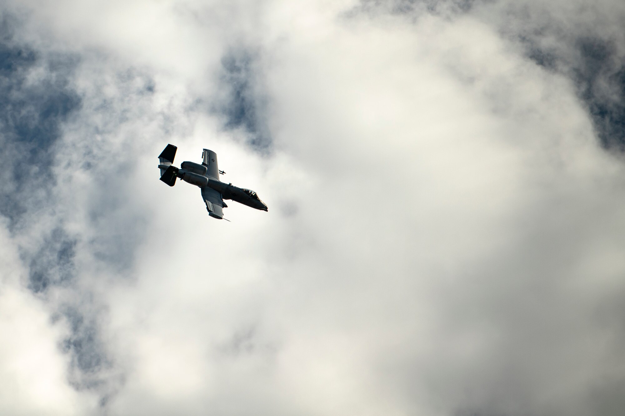 photo of aircraft flying
