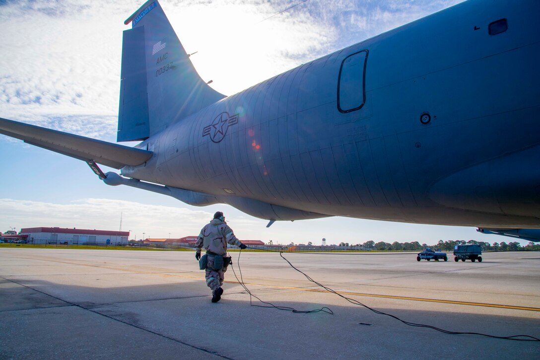 A maintainer with the 6th Aircraft Maintenance Squadron (AMXS) prepares a KC-135 Stratotanker aircraft for take-off at MacDill Air Force Base, Florida, May 20, 2021. The 6th AMXS ensured that the KC-135 Stratotankers were ready to provide air refueling at a moment’s notice, anywhere in the world. (U.S. Air Force photo by Airman 1st Class Hiram Martinez)
