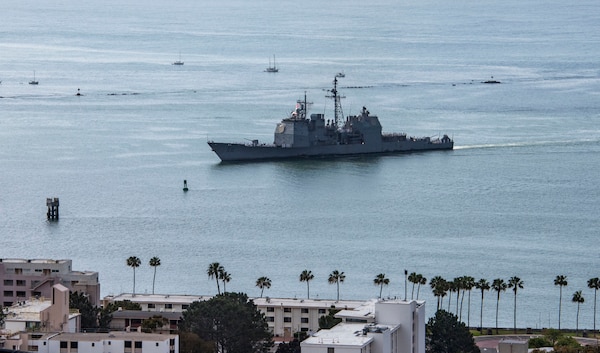 The Ticonderoga-class guided-missile cruiser USS Bunker Hill (CG 52) returns to San Diego.