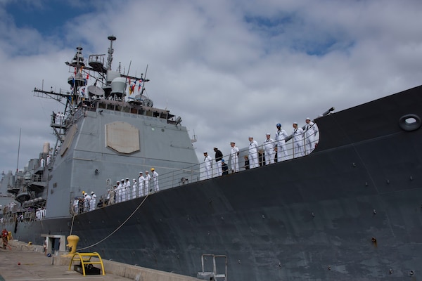 The Ticonderoga-class guided-missile cruiser USS Bunker Hill (CG 52) returns to its homeport of Naval Base San Diego.