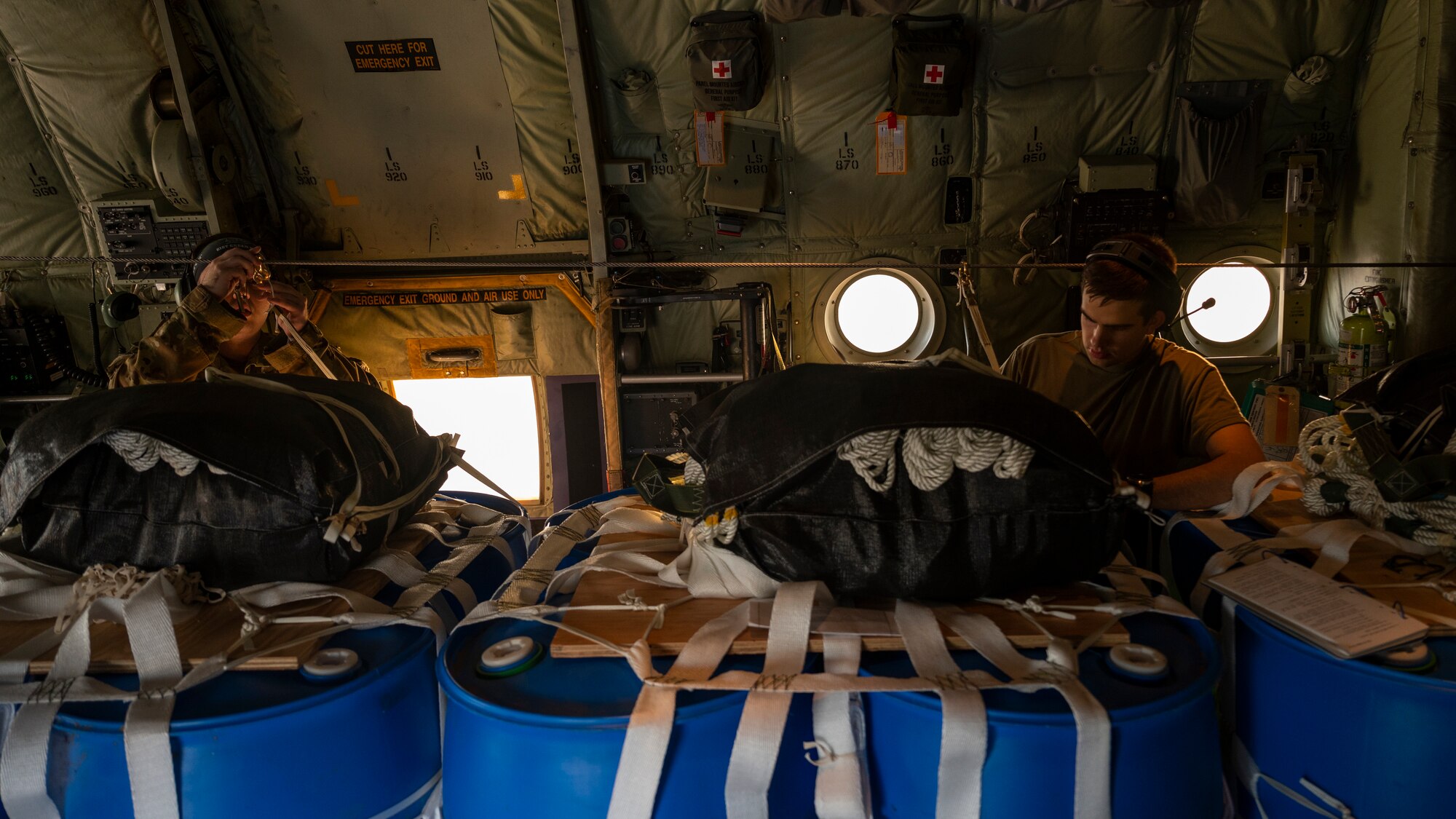 Loadmasters rig a container delivery system