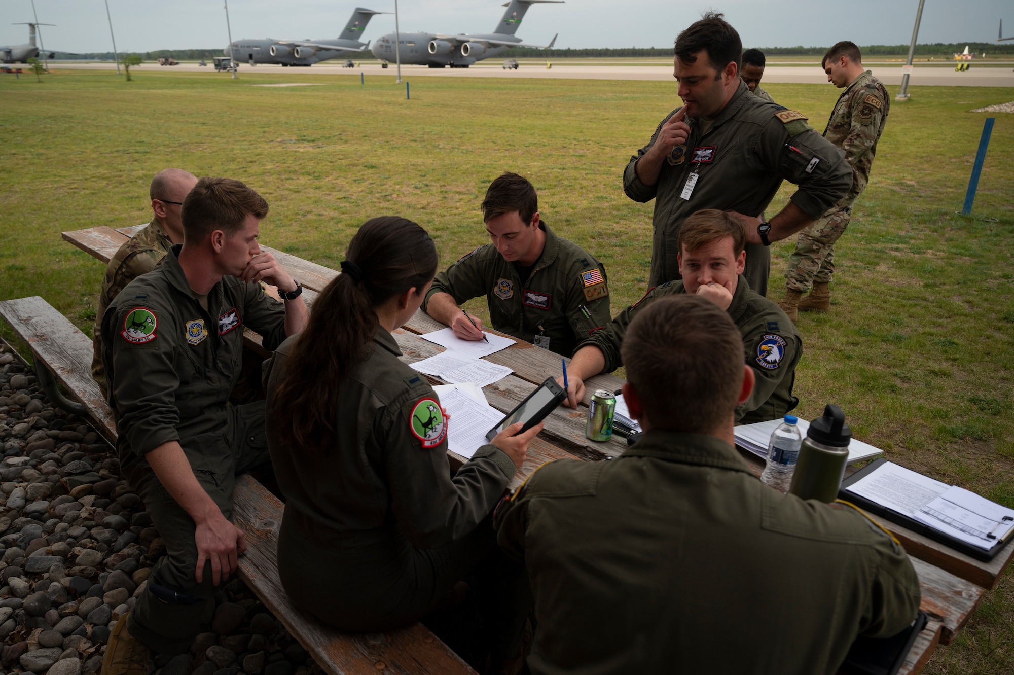 Airmen conduct a briefing