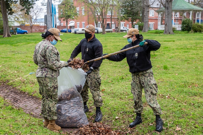 Petty Officers Francheska Keith, Astrid Santiago and Christian Woods participate in the Second Class Petty Officer Association (SCPOA) cleanup efforts by bagging leaves in Norfolk Naval Shipyard’s (NNSY’s) historic Trophy Park.  These efforts are the first of several landscape restoration and cleanup projects in NNSY’s historic Trophy Park.