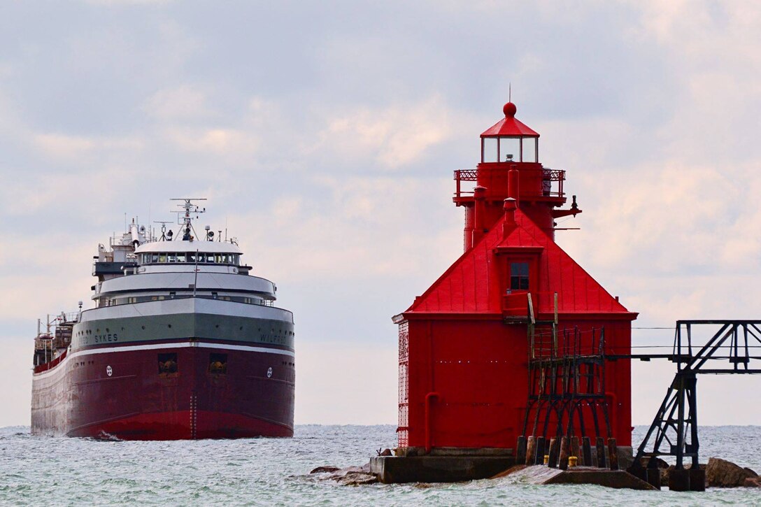 The Wilfred Sykes arriving at Sturgeon Bay, Wisconsin.